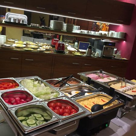 Hotel Air Holíč Екстериор снимка