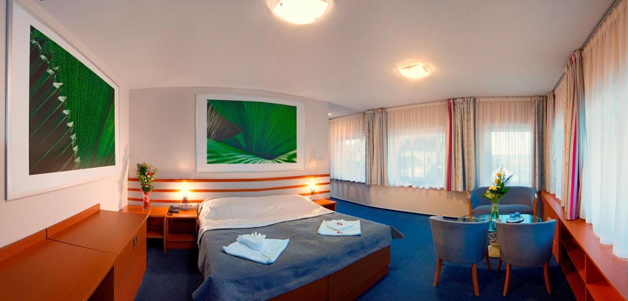 Hotel Air Holíč Екстериор снимка